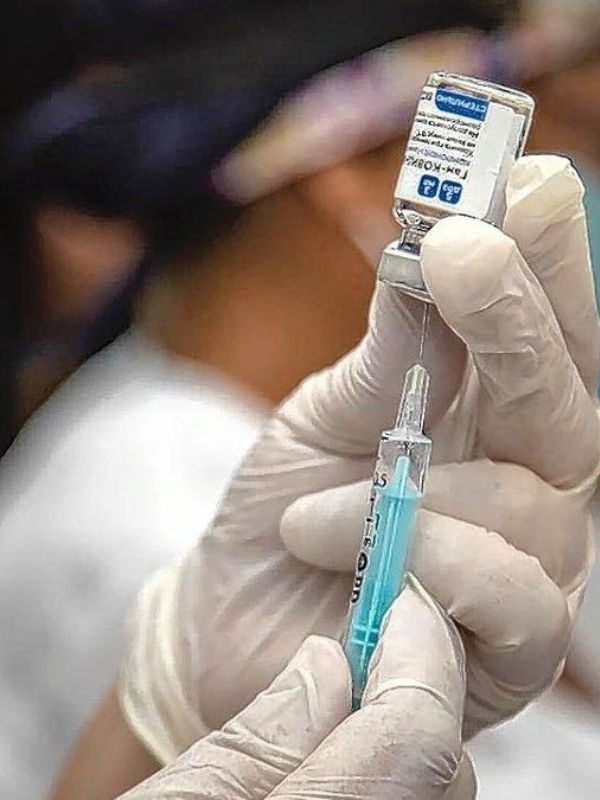 ENCOMIENDA AL D.E. GESTIONE INFORME, SEGÚN DETALLE, SOBRE VACUNACIÓN A PROFESIONALES FARMACÉUTICOS